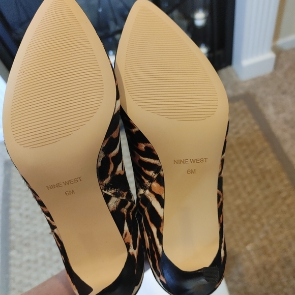 NINE WEST FHAYLA 💥NEW IN BOX💥 POINTED TOE BOOTIE,BLACK MULTI PONY 6M - Picture 15 of 16